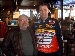 Click image for larger version

Name:	Keith and Kevin VanDam.jpg
Views:	355
Size:	105.6 KB
ID:	7165
