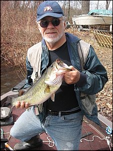 Click image for larger version

Name:	my bass apr 14 2014.jpg
Views:	742
Size:	108.9 KB
ID:	9005